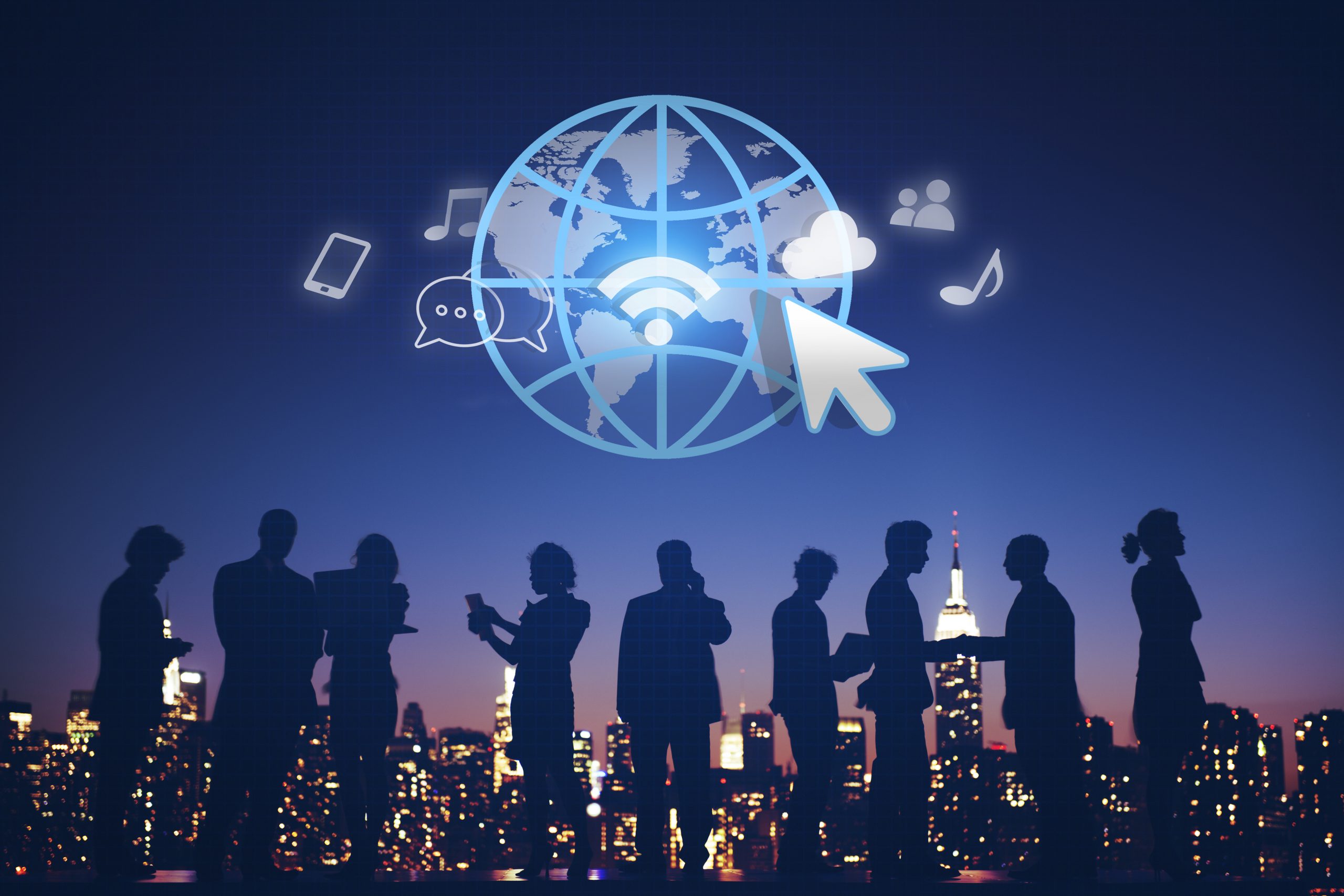 migrar-para-nuvem imagem de executivos em silhueta usando dispositivos digitais para ilustrar o contexto de