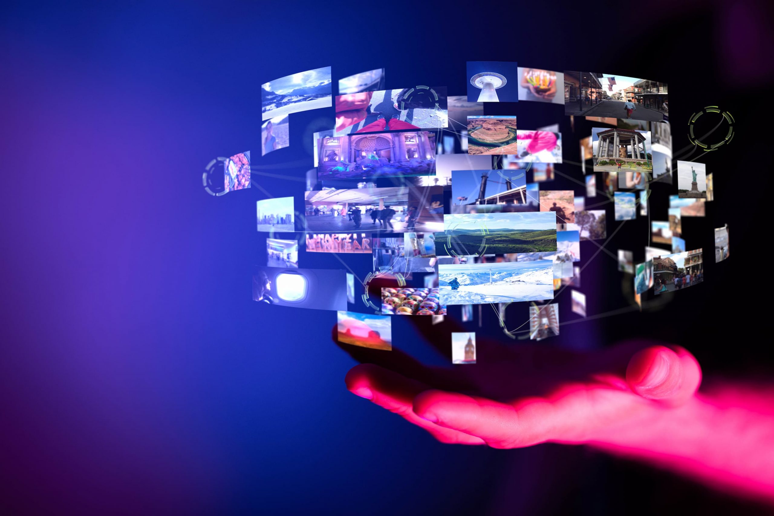 O que é deepfake capa Mão sustenta projeção de diferentes frames de vídeos online, em relação ao que é deepfake.