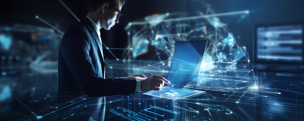 Homem de óculos digita sobre notebook, que projeta hologramas tecnológicos azuis em referência à inteligência artificial. 