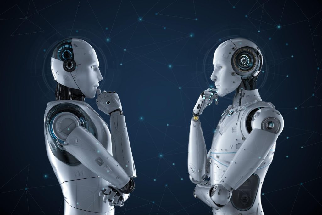 Dois robôs de formas humanas se encaram. Ao fundo, há hologramas que representam elementos computacionais. 