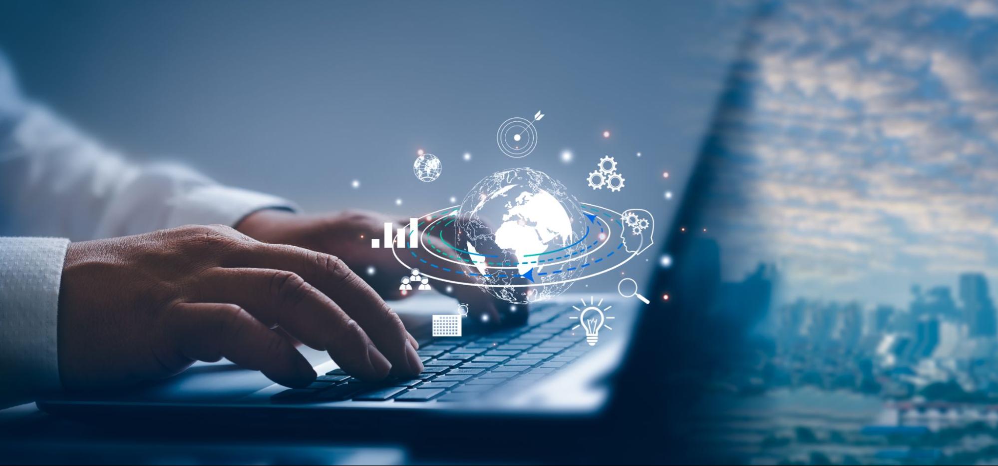 mãos humanas digitam no teclado de um notebook; vetores brancos com símbolos relacionados à tecnologia são projetados em frente à tela do profissional de ti